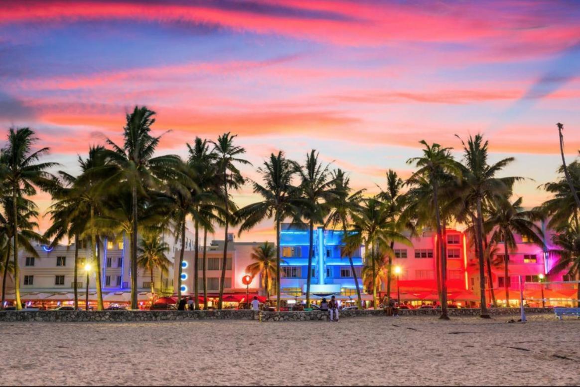 Serene Full Bed With 50 Inch Smart Tv, Netflix, Airplay, Mini-Fridge, And 500 Mbps Wifi Near Fiu, Dolphin Mall, Airport Miami Exterior foto
