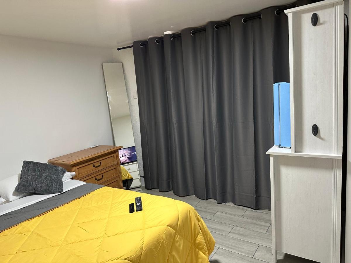 Serene Full Bed With 50 Inch Smart Tv, Netflix, Airplay, Mini-Fridge, And 500 Mbps Wifi Near Fiu, Dolphin Mall, Airport Miami Exterior foto